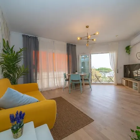 Homeholidaysrentals Eiffel - Costa Barcelona Apartment *