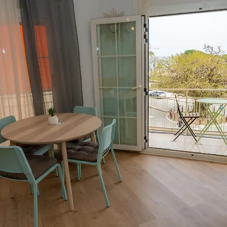 Homeholidaysrentals Eiffel - Costa Barcelona * Pineda de Mar