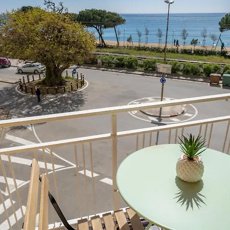 Homeholidaysrentals Eiffel - Costa Barcelona Pineda de Mar