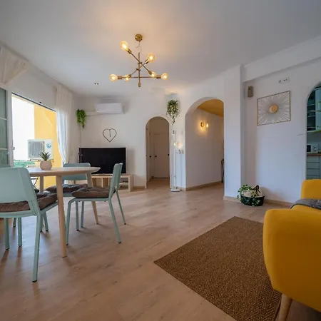 Homeholidaysrentals Eiffel - Costa Barcelona