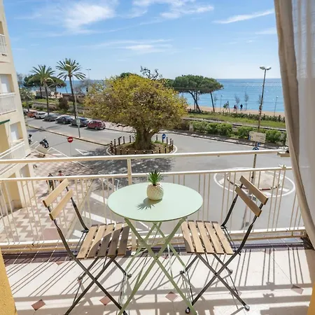 Homeholidaysrentals Eiffel - Costa Barcelona Апартаменты *