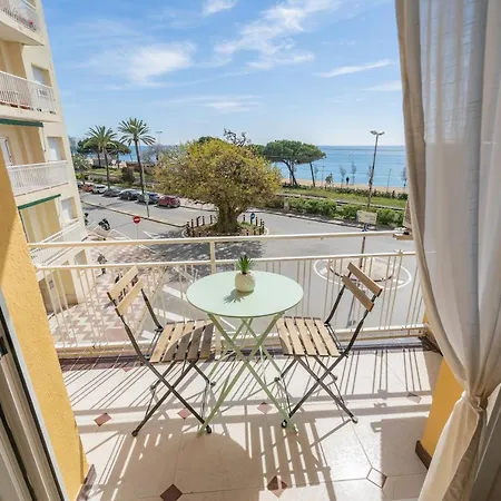 Апартаменты Homeholidaysrentals Eiffel - Costa Barcelona Пинеда-де-Мар